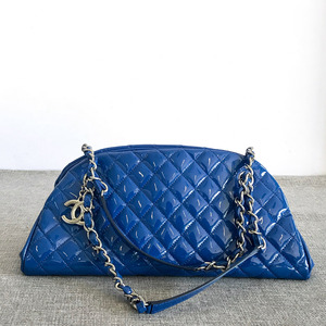 香奈儿漆皮包蓝色