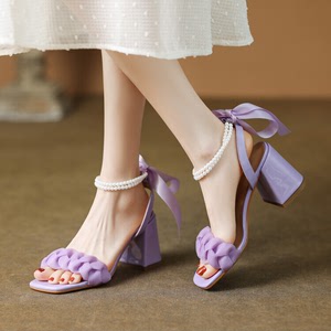 2023年夏季脚腕绑带珍珠丝带粗跟高跟凉鞋女米白色紫色真皮鞋 ZZ