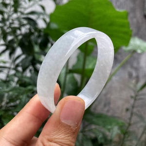 400人付款淘宝少女薄款飘浅绿玉手镯子冰种翡翠手镯贵妃镯镯玉镯公主