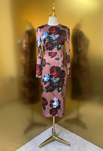 欧美时尚女神D家同款粉底玫瑰16姆米弹力缎收腰长袖连衣裙高品质