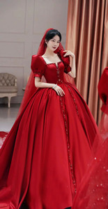 红色缎主婚纱新款新娘女法式冬季大码小个子显瘦出门纱迎宾服短袖