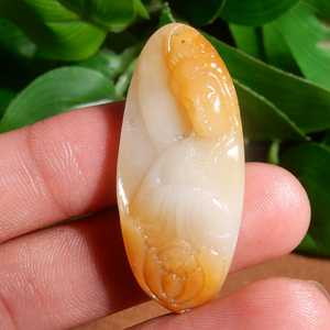 方言特惠新疆玉龙河老熟如酥黄沁皮白玉籽料巧雕侧脸观音玉吊坠h