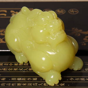 方言推荐特惠辽宁岫玉鸡油黄玉手工巧雕祥瑞貔貅细腻手把件摆件t