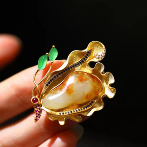 【小隐原创】新疆和田玉籽料 独籽18k黄金镶宝石翡翠胸针设计款