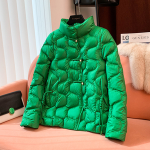 绿色羽绒服女冬季2023年新款小个子时尚立领轻薄款设计感羽绒外套