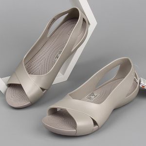 crocs卡洛驰夏女款鱼嘴一脚蹬塞丽娜轻便平底沙滩速干凉鞋206106