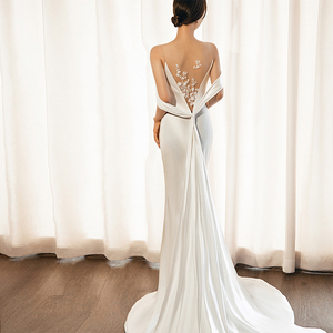 缎面法式轻婚纱简约气质超仙森系收腰鱼尾露背旅拍出门纱礼服拖尾