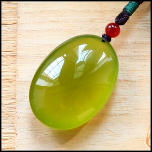 古国美玉 国石岫玉老黄绿色料岫玉大蛋面玉石吊坠绿色吊坠包邮