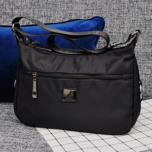 牛津布斜挎包女新款百搭休闲防水布包简约轻便多层口袋拉链女包