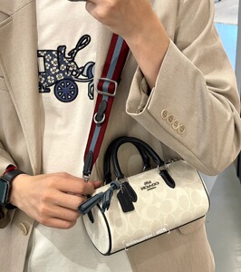 8月新品 coach蔻驰笔筒包lacey 20帆布肩带 小猪仔