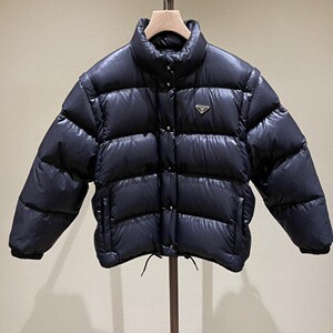 正品现货 prada/普拉达 21秋冬女士可拆袖白色羽绒服马甲 29k805