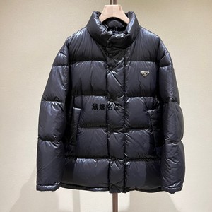 正品现货 prada/普拉达 22秋冬男士倒三角标中长款羽绒服 sgc076