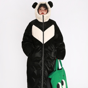 嬉游记原创2021冬款黑白拼色熊猫羽绒服女白鸭绒过膝加厚防寒外套