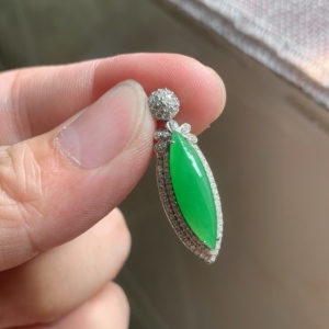 天然a货冰种阳绿马眼翡翠吊坠女款18k金镶嵌缅甸老坑玉石挂件时尚