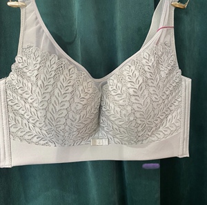 古蒂花文胸聚拢