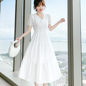 纯棉连衣裙女夏季新款百搭空花v领超仙气初恋甜美女神范白色长裙
