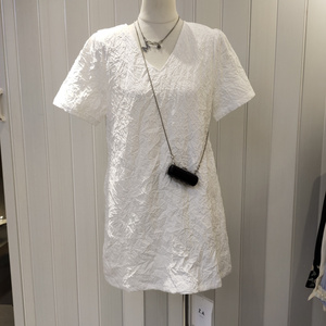 20190白色法式减龄连衣裙女夏2023新款V领泡泡袖直筒显瘦气质裙子