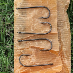 不锈钢色钓黑鱼钩有孔带圈有倒刺长柄大物钩下夜钩黑鱼钓锋利排钩