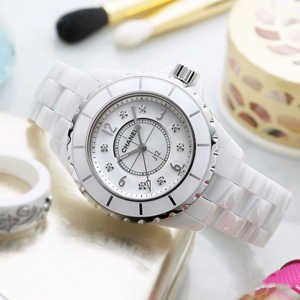 chanel香奈儿j12系列白陶瓷镶钻瑞士h2422石英运动欧美女表中古