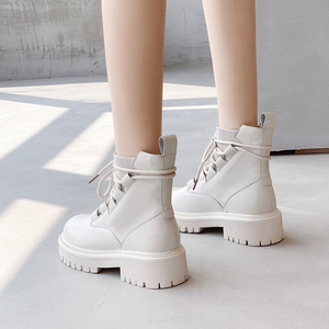 女士春秋白色靴子平底