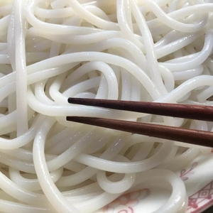 00登山爱云淘宝包邮 憨莎攸建水干米线 红白米米线 小锅米线过桥