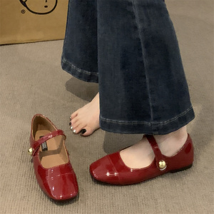 红色玛丽珍鞋女鞋子2024年秋冬新款漆皮软平底一字带法式晚风单鞋