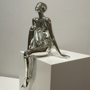 空山机女神电镀抽象坐姿人物雕塑艺术摆件创意软装饰品售楼处摆设