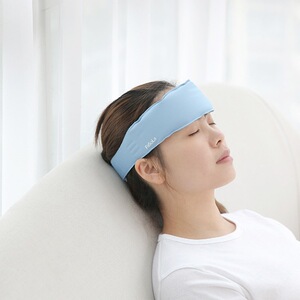头戴降温冰袋