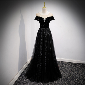 黑色纱纱裙礼服