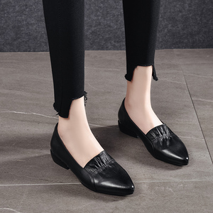 春秋女士单鞋尖头真皮软底大码4143中年妈妈鞋女平底软皮黑色皮鞋