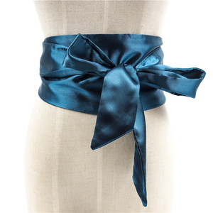 粉蓝色丝巾腰带