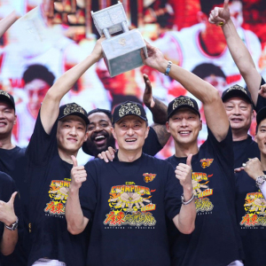 广东宏远球衣2021cba广东队十一冠王胡明轩篮球夺冠纪念短袖t恤男