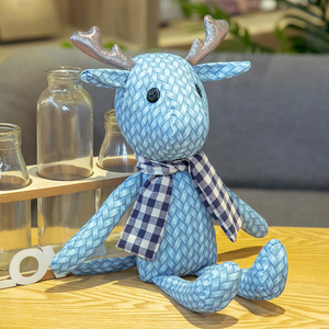 可爱坐姿围巾牛仔麋鹿公仔毛绒玩具鹿鹿布娃娃小鹿玩偶女生日礼物