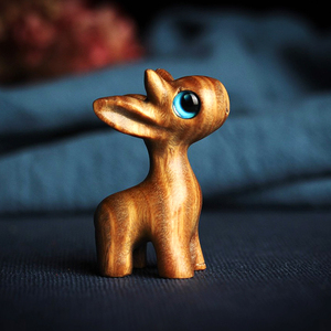 绿檀食梦鹿木雕小鹿黑檀实木质手工动物手把玩件网红一鹿有你摆件