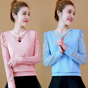 秋天衣服女士秋装新款外穿秋衣时尚洋气蕾丝打底衫女长袖雪纺上衣