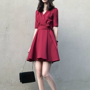 000人付款淘宝法式少女复古红色连衣裙赫本风长袖小红裙收腰显瘦大摆