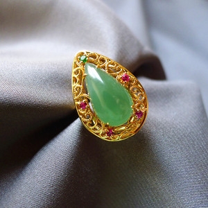 鸿嘉 天然a货翡翠冰种晴绿色水滴18k金配红绿彩宝花丝 镶嵌戒指