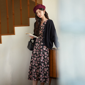 蓝语大码女装微胖mm复古碎花连衣裙两件套秋季显瘦针织毛衣小外套