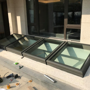 别墅地下室采光井电动天窗定制 铝合金斜屋顶阁楼开手动阳光房盖