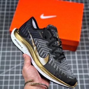 nike耐克登月飞马黑金跑鞋男鞋网面透气zoom