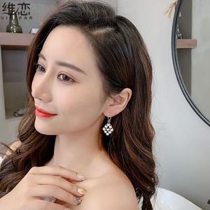 几何菱形珍珠网红耳环女抖音法式气质复古耳坠适合大脸带的耳环