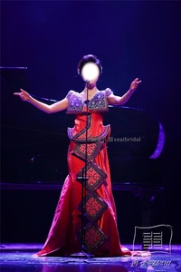 新民歌礼服女少数民族演出服装玫红色独唱歌手礼服声乐音乐会礼服