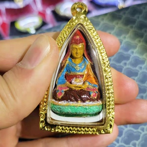 伟依寺恭请大乐莲师擦擦