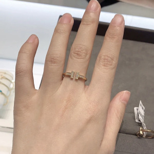 tiffany/蒂芙尼18k金双t系列开口戒指镶嵌钻石白贝母对戒男女婚戒