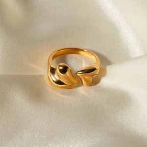 18K镀金不锈钢不对称爱心开口戒指可调节戒指女性时尚钛钢戒指