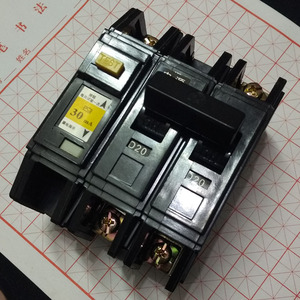 耀丰老款老式黑色dz12le-60断路器xfkm12l-60 2p漏电保护空气开关