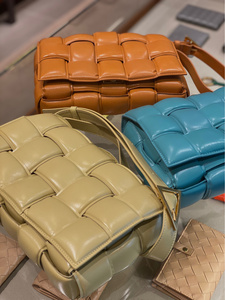 bottega veneta/葆蝶家bv cassette编织枕头包方包单肩斜跨包女包