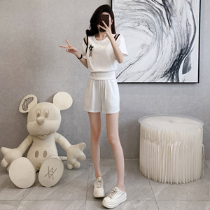 韩版白色休闲运动套装女夏时髦洋气高级感减龄露肩短袖短裤两件套