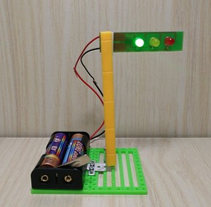 小制作 小发明 diy自动红绿灯 智能红绿灯 简易手工拼装玩具