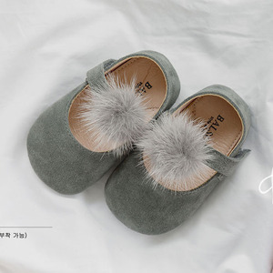 现货韩国进口秋女宝小童婴儿可爱毛球可拆卸魔术粘磨砂学步鞋鞋子